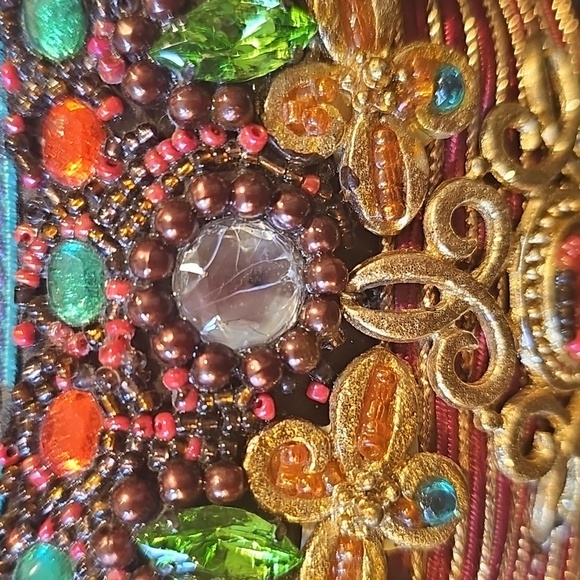 A Classic Mary Frances Mini Beaded Hard Shell Multi-Colored Clutch. - Picture 4 of 14